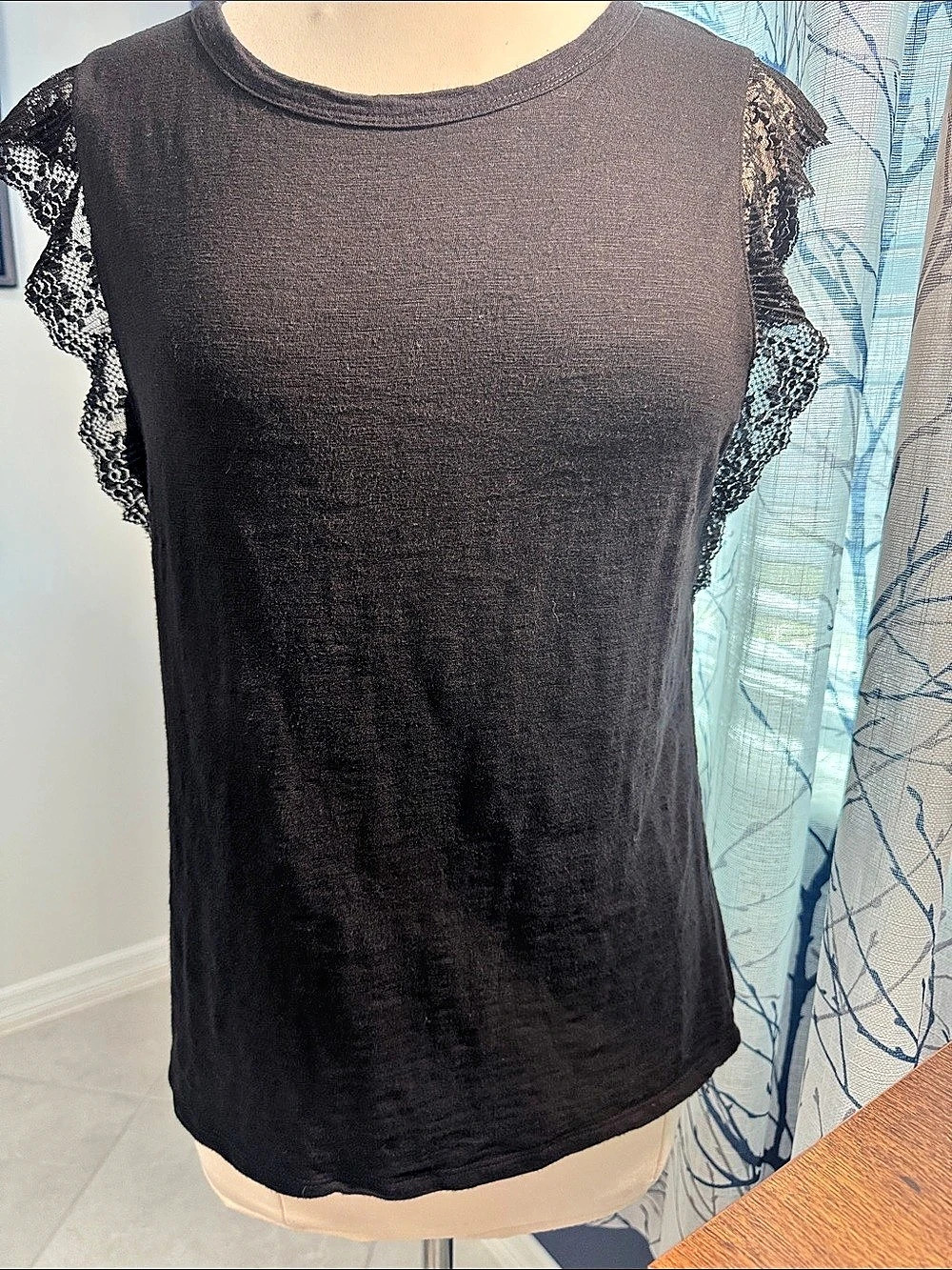 White House Black Market Lace Sleeve Top in Black Large Like New